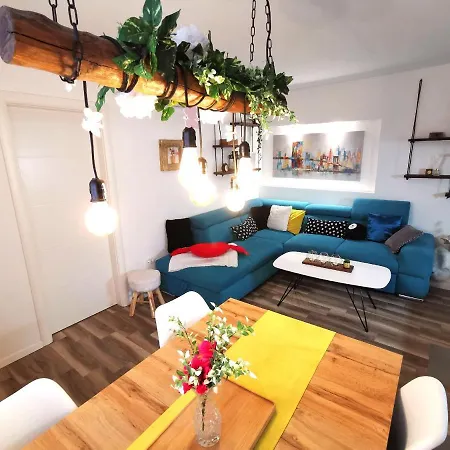 Colors Apartment Split Exterior photo